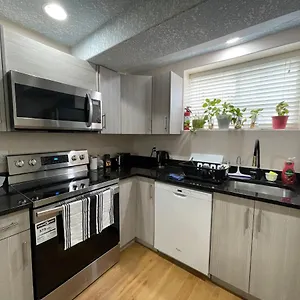 Apartment Super Luxury & Cozy Lower Level In Nw Calgary, Ab Close To Banff, Calgary