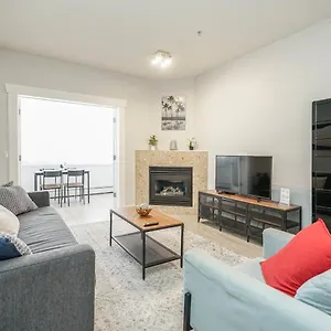 Apartment New Cozy 2 Bedrooms W Parking, Calgary