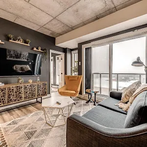 Le Dark Luxury View And Rooftop Pool , Quebec City Canada