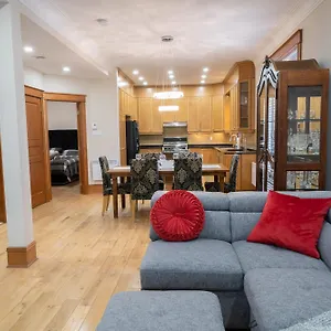 Chic 2br In Little Italy 2mins To Metro , Montreal Canada