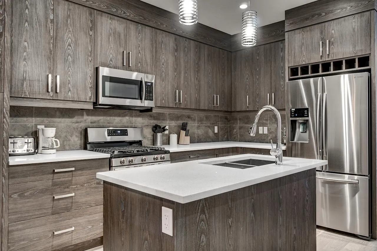 Three-Bedroom House With Walk-In Closet #29 Sunalta Downtown YYC