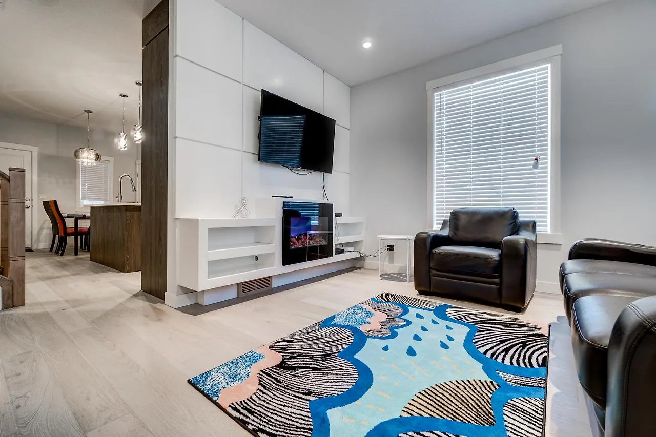 펜션 Three-Bedroom House With Walk-In Closet #29 Sunalta Downtown YYC 캐나다