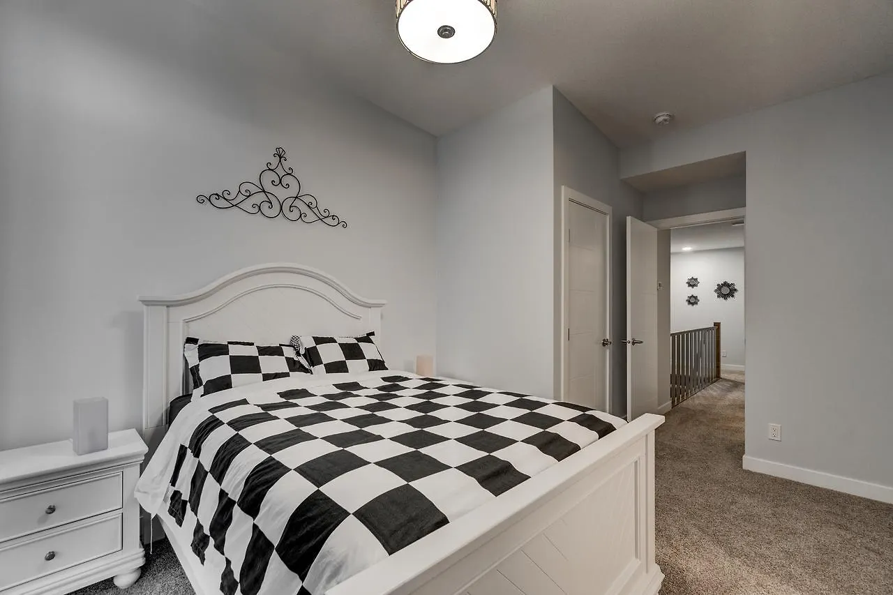 Three-Bedroom House With Walk-In Closet #29 Sunalta Downtown YYC 캐나다