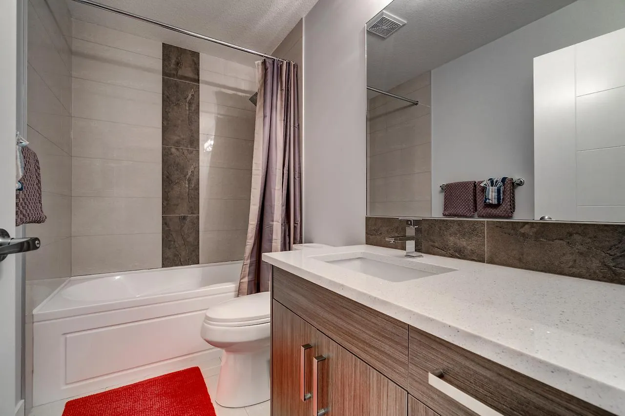 Three-Bedroom House With Walk-In Closet #29 Sunalta Downtown YYC 0*,