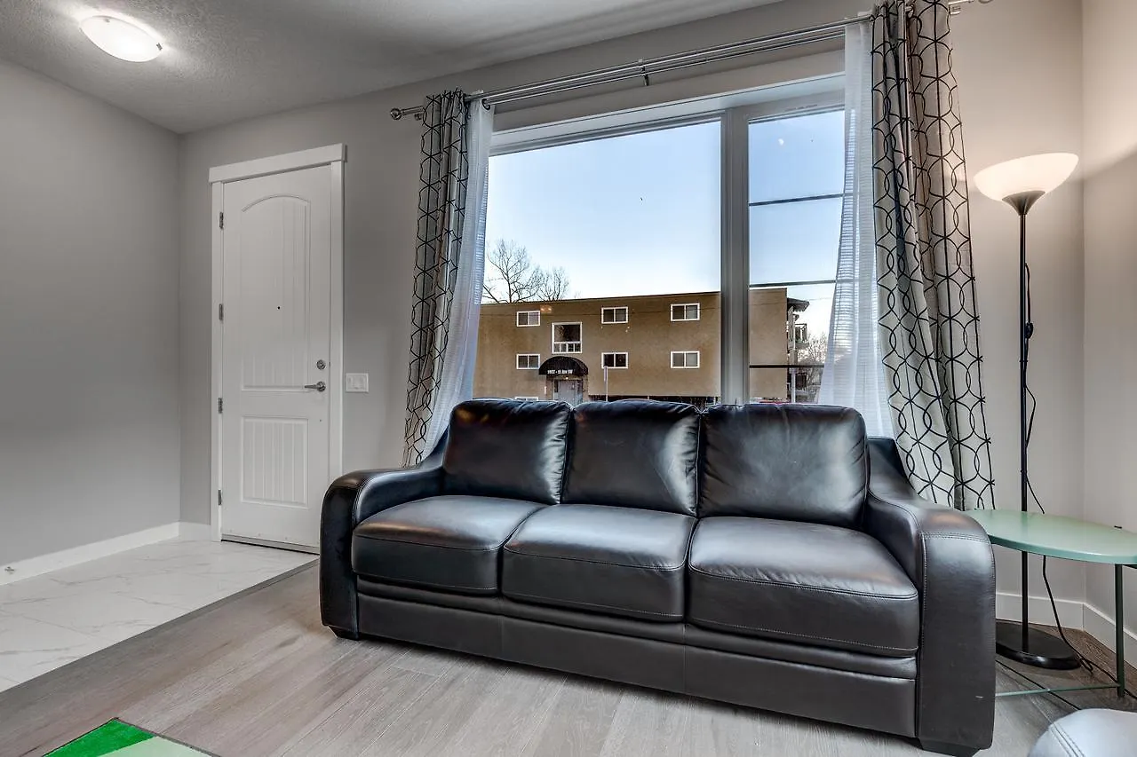 펜션 Three-Bedroom House With Walk-In Closet #29 Sunalta Downtown YYC