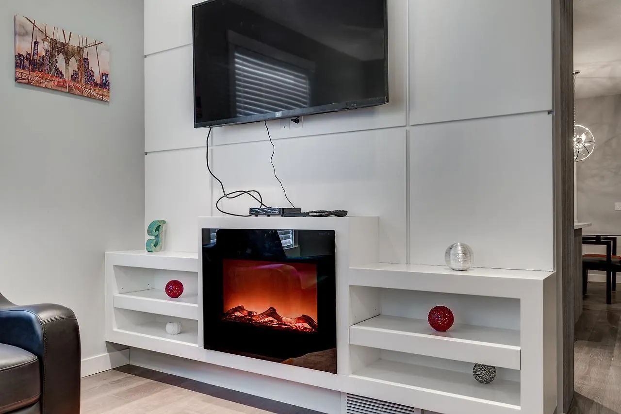 Three-Bedroom House With Walk-In Closet #29 Sunalta Downtown YYC 0*,  캐나다