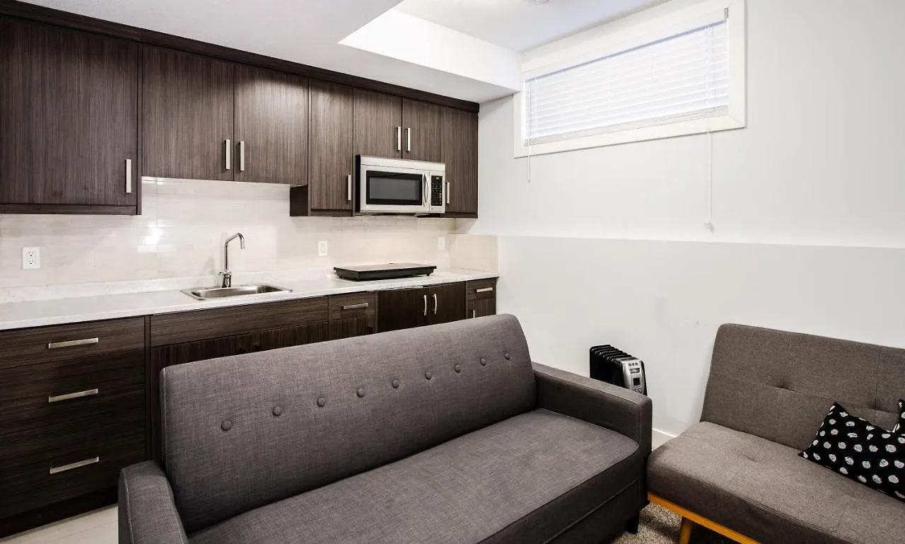 Three-Bedroom House With Walk-In Closet #29 Sunalta Downtown YYC 펜션
